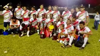 Los veteranos, Ejidatarios de Bonfil, doblegaron al Club Taxistas de Cancún y se coronaron vencedores