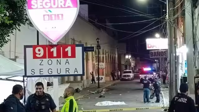 La zona fue acordonada por policías que intervinieron en el hecho