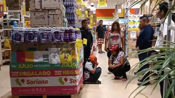 El niño comenzó a llorar tras ser descubierto robando