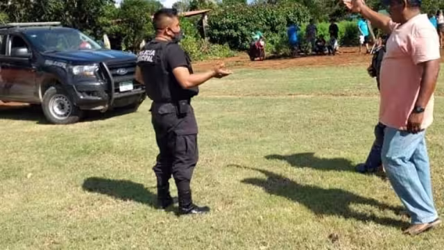 Los jugadores y fanáticos abuchearon las acciones de la policía Foto: Especial