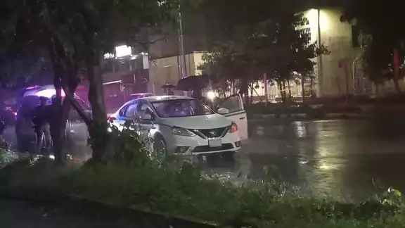 La unidad donde fue hallada el taxista asesinado en Playa del Carfmen fue llevada a Seguridad Pública de la ciudad La unidad donde fue hallada el taxista asesinado en Playa del Carfmen fue llevada a Seguridad Pública de la ciudad
