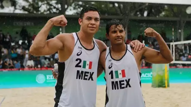 Los jugadores mexicanos de Voleibol de playa Josué Gaxiola y Luis Rubio