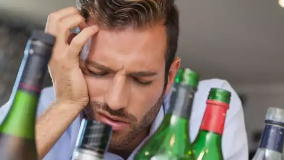 ¿Cómo quitar la resaca en 5 minutos? Sigue estos pasos ¿Cómo quitar la resaca en 5 minutos? Sigue estos pasos