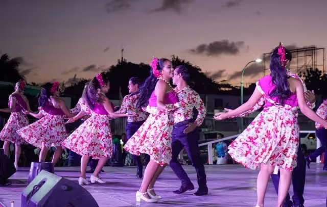 Se puede establecer que en Othón P. Blanco se aportarán, al menos, 10 mdp para el pago de los artistas y otros rubros