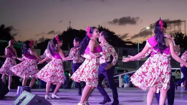 Se puede establecer que en Othón P. Blanco se aportarán, al menos, 10 mdp para el pago de los artistas y otros rubros