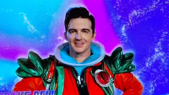 Drake Bell apareció esta noche en ¿Quién es la máscara?