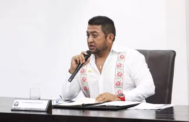 El agraviado indicó que responsabiliza al Regidor de Cozumel, Pedro Centeno Kú, de lo que le pase a él y a su familia