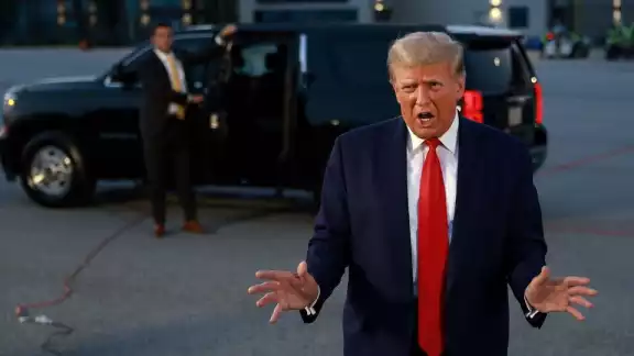 Donald Trump se entregara en Fulton, Georgia, se difundió por primera vez la fotografía del magnate fichado Donald Trump se entregara en Fulton, Georgia, se difundió por primera vez la fotografía del magnate fichado