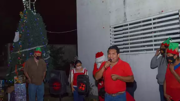 En el año 2014 junto con su hermano, Jesús Antonio, Carlos Uribe fue detenido por posesión de drogas