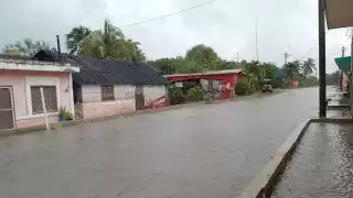 Las calles de El Cuyo se inundan por las fuertes lluvias
