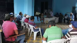 Los ejidatarios recordaron que el caso del ejido Luna recibirán 28 millones de pesos más, cuando Pejelagarto tiene un tramo más largo