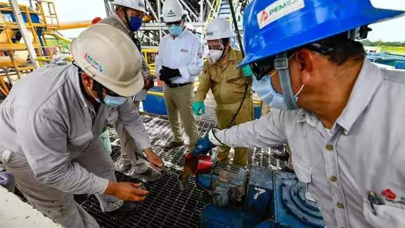 De acuerdo al SIE, de la Sener, en enero, a nivel nacional se tuvo producción diaria de 1 millón 787 mil 225 barricas de carburante. De acuerdo al SIE, de la Sener, en enero, a nivel nacional se tuvo producción diaria de 1 millón 787 mil 225 barricas de carburante.