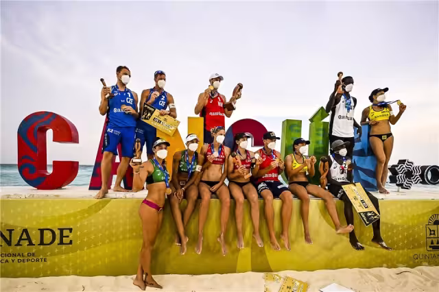 Las estadounidenses, actuales subcampeonas mundiales y sublíderes del ranking, por primera vez subieron al pódium