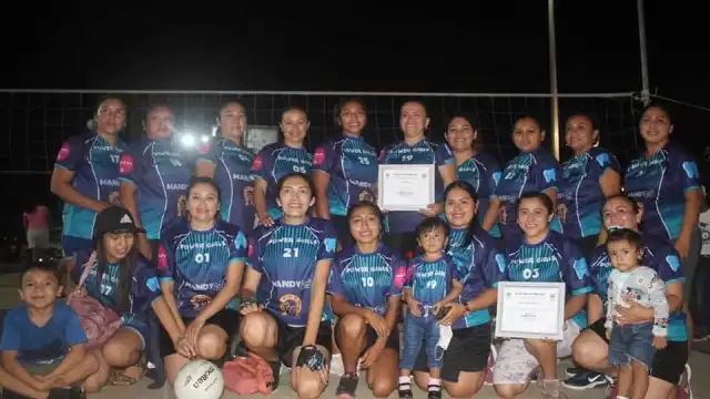 Las Powers Girsl mostraron la emoción de ser las primeras en ganar un torneo de este tipo