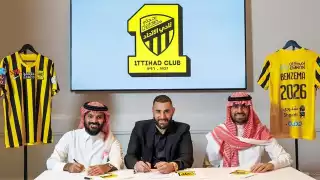 El ex goleador del Real Madrid firmó por tres temporadas con el equipo saudí
