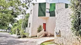 Los señalamientos contra Alejandro Moreno son por comprar 14 predios, incluida su mansión en Lomas del Castillo, valuada en más de 40 millones