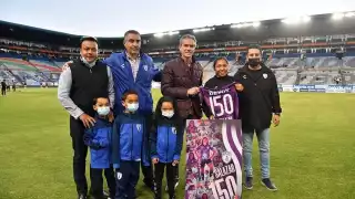 La chetumaleña recibió el reconocimiento previo al partido que su equipo las Tuzas sostuvo en el Estadio “Hidalgo”