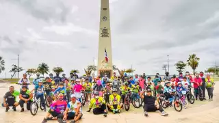 Team LEF inicio como una agrupación de ciclistas de MTB conformada principalmente por profesores de educación física