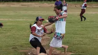 Reconocen al equipo femenil de softbol 'Las Diablillas' de Tulum