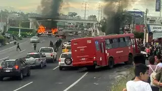 Enfrentamiento entre el Ejército y delincuencia organizada deja vehículos incendiados en Jalisco