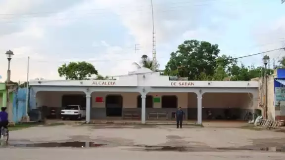 Se salieron de la carretera como a un kilómetro antes de llegar a Huay Max Se salieron de la carretera como a un kilómetro antes de llegar a Huay Max