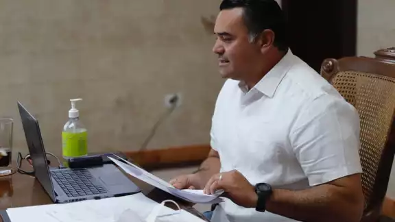 El Cabildo participó de forma remota y sólo tres funcionarios del gabinete municipal acompañaron al edil meridano
