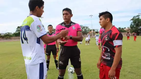 Será el árbitro central en el juego entre Campeche Nueva Generación contra Pejelagartos de Tabasco. Foto: Emmanuel Sansores Será el árbitro central en el juego entre Campeche Nueva Generación contra Pejelagartos de Tabasco. Foto: Emmanuel Sansores