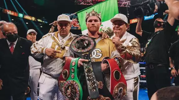 Canelo Álvarez, Campeón Mundial de los Supermedianos Canelo Álvarez, Campeón Mundial de los Supermedianos