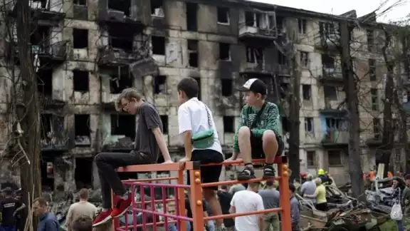 El ataque contra la ciudad en que nació el presidente ucraniano Volodímir Zelenski alcanzó un edificio residencial y otras infraestructuras El ataque contra la ciudad en que nació el presidente ucraniano Volodímir Zelenski alcanzó un edificio residencial y otras infraestructuras