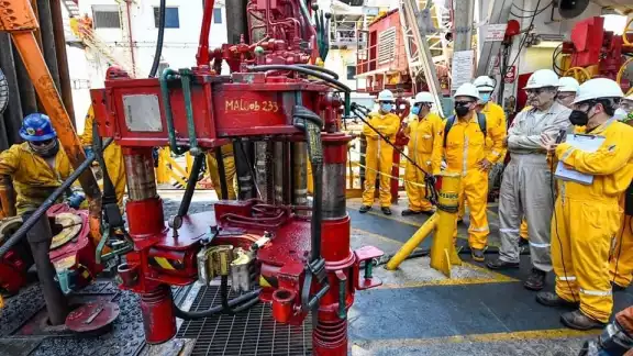 El principal corporativo nacional mantiene fuertes deudas con proveedores que tienen enorme presencia en el mercado