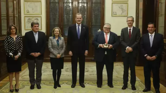 Agustín Carstens fue condecorado por su trabajo en economía por el el Rey de España Agustín Carstens fue condecorado por su trabajo en economía por el el Rey de España