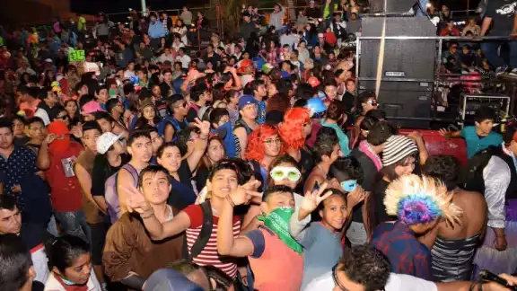 La cartelera dada a conocer no menciona la lista de cantantes y grupos musicales invitados La cartelera dada a conocer no menciona la lista de cantantes y grupos musicales invitados