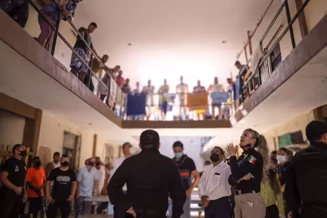 Posesión, suministro, comercio, producción, transporte o tráfico, entre las actividades implicadas: Inegi