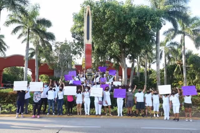En las cartulinas, las mujeres del colectivo mostraron mensajes como: “Ana sigue viva en nuestros corazones”, “exigimos justicia para Ana Gómez”