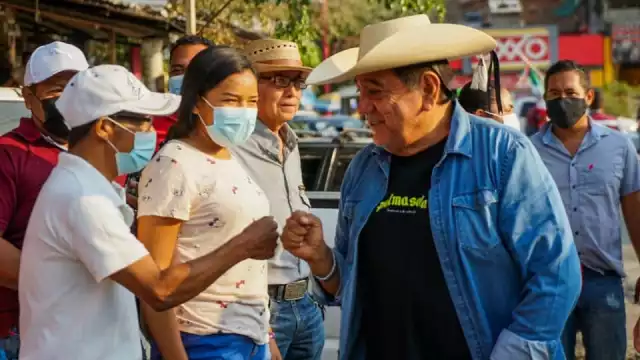El político está en una caravana rumbo a la CDMX para protestar en el INE