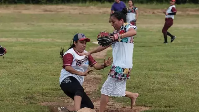 Las mujeres rompen estereotipos y representan a su comunidad