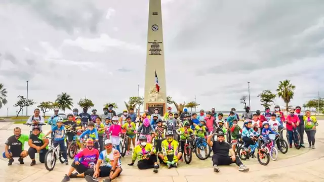 Team LEF inicio como una agrupación de ciclistas de MTB conformada principalmente por profesores de educación física