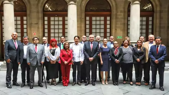 Varios gobernadores se reunieron con AMLO en Palacio Nacional