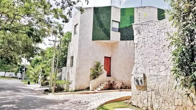 Los señalamientos contra Alejandro Moreno son por comprar 14 predios, incluida su mansión en Lomas del Castillo, valuada en más de 40 millones