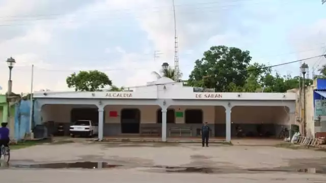 Se salieron de la carretera como a un kilómetro antes de llegar a Huay Max