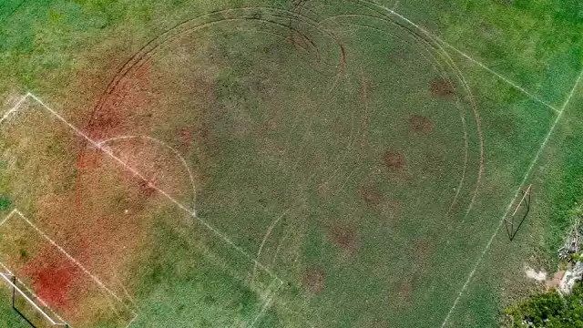 El investigador de la ciudad se negó a investigar las marcas que aparecieron en el campo de futbol