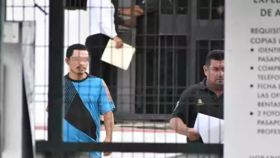 El detenido fue trasladado a Cancún, donde se llevará a cabo su proceso por presuntamente participar en el delito de secuestro contra un famiiliar suyo en dicha ciudad El detenido fue trasladado a Cancún, donde se llevará a cabo su proceso por presuntamente participar en el delito de secuestro contra un famiiliar suyo en dicha ciudad