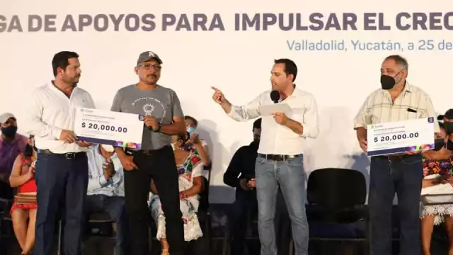 Gobierno de Yucatán entrega apoyo para generar empleos e impulsar el campo en Valladolid