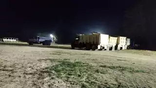 Otra de las afectaciones se presentan en el campo deportivo de béisbol, donde se estacionan los volquetes durante las noches