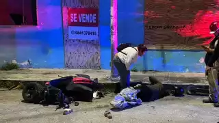 Motociclista termina lesionada al ser atropellada en la colonia Colosio de Playa del Carmen