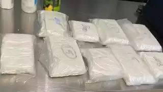 Aseguran a turista británica con maleta en la cual intentaba meter cocaína al país