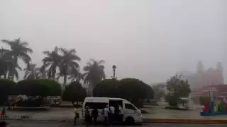 Los ciudadanos hacían filas para las combis para ir al trabajo en Mérida y comunidades cercanas