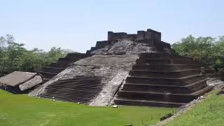 Las pirámides de Comalcalco son únicas en el mundo maya