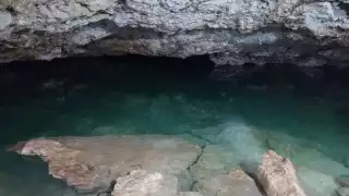 El cenote es de tipo caverna ubicado en Kopomá