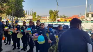 En redes sociales reaccionaron por los regalos que les dieron a las madres policías